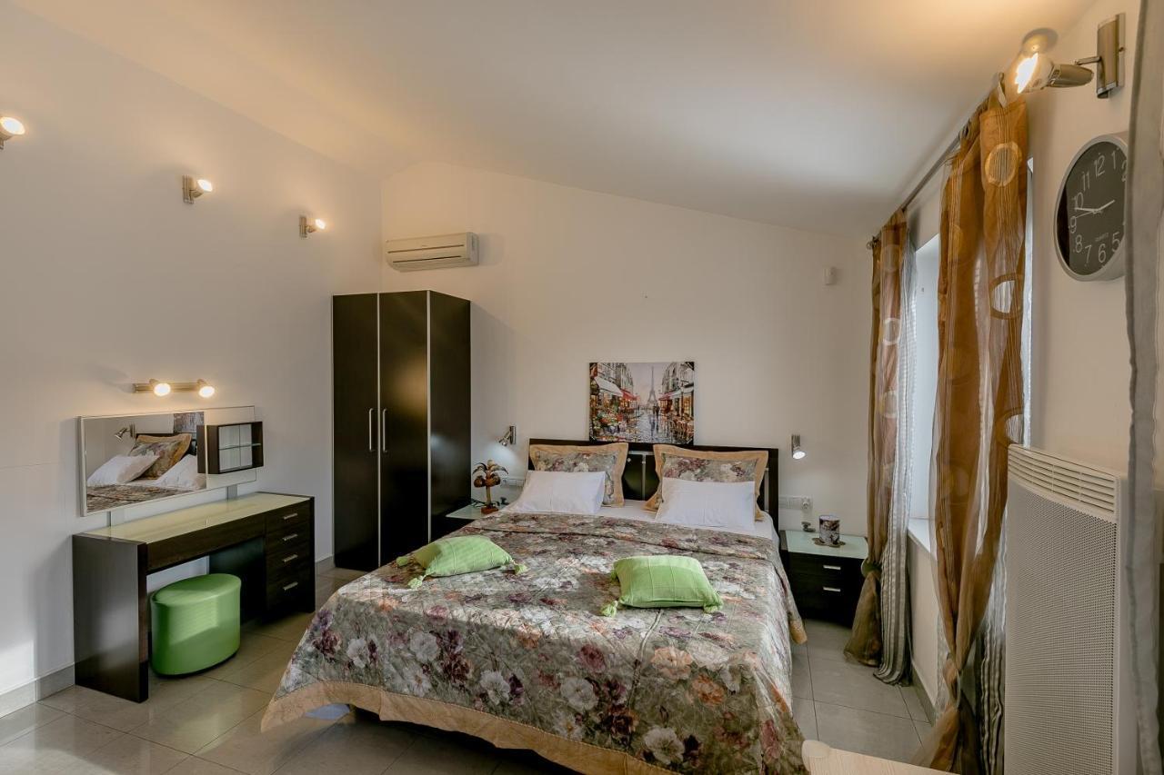 Olive Garden Apartment Petrovac Bagian luar foto