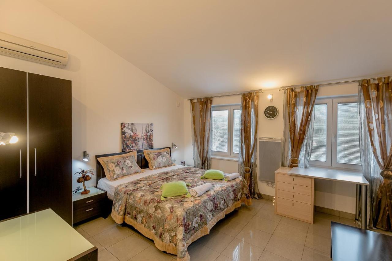 Olive Garden Apartment Petrovac Bagian luar foto